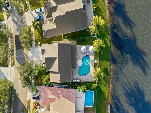 1206 Falls Blvd, Weston FL 33327