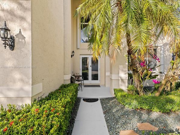 1206 Falls Blvd, Weston FL 33327