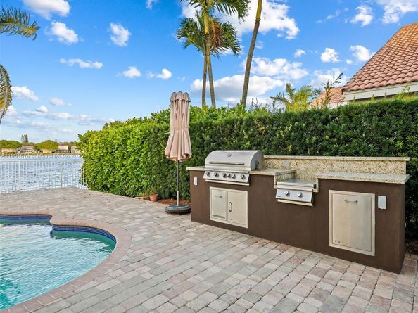 1206 Falls Blvd, Weston FL 33327