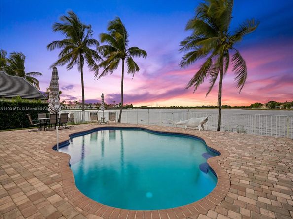 1206 Falls Blvd, Weston FL 33327