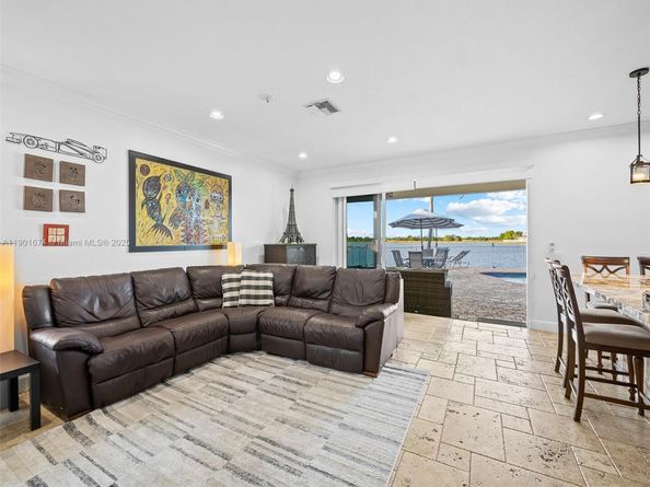 1206 Falls Blvd, Weston FL 33327