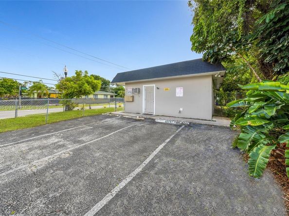 848 NW 2nd Ave, Fort Lauderdale FL 33311