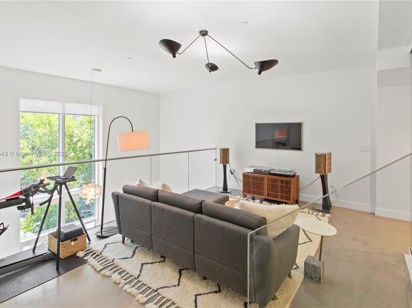 455 NE 39th St 102, Miami FL 33137