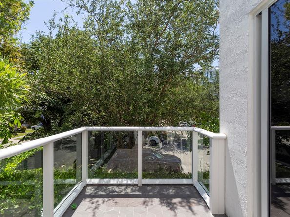 455 NE 39th St 102, Miami FL 33137