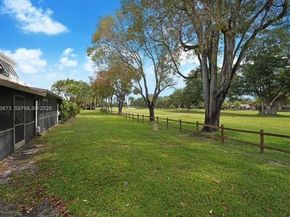 1231 E Golfview Dr, Pembroke Pines FL 33026