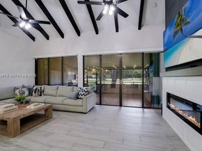 1231 E Golfview Dr, Pembroke Pines FL 33026