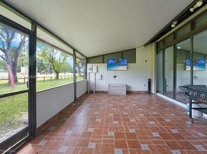 1231 E Golfview Dr, Pembroke Pines FL 33026