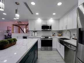 1231 E Golfview Dr, Pembroke Pines FL 33026