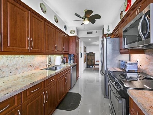 3640 Yacht Club Dr 502, Aventura FL 33180
