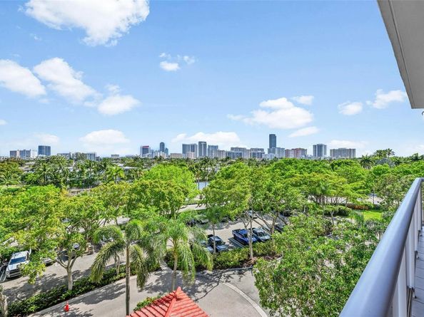 3640 Yacht Club Dr 502, Aventura FL 33180