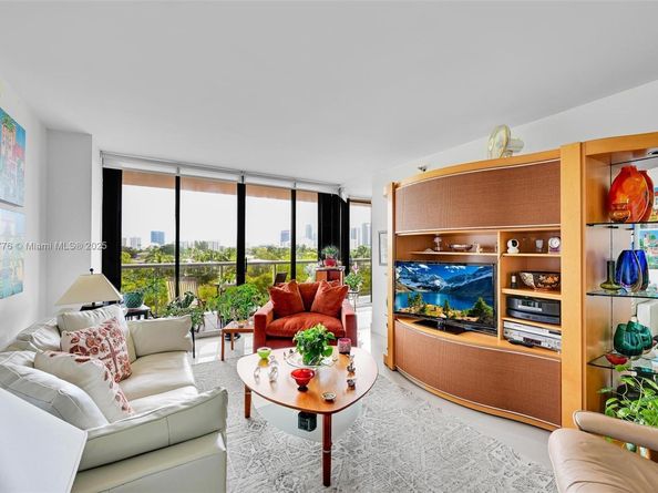 3640 Yacht Club Dr 502, Aventura FL 33180