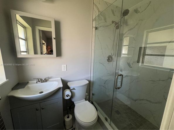 4621 NE 2nd Ave, Oakland Park FL 33334