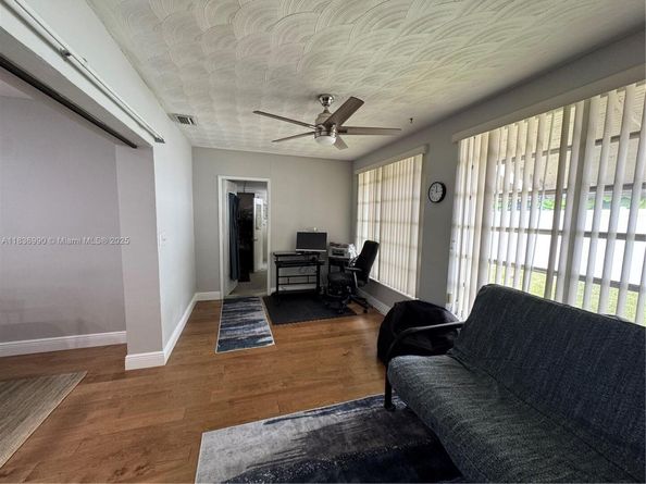 4621 NE 2nd Ave, Oakland Park FL 33334