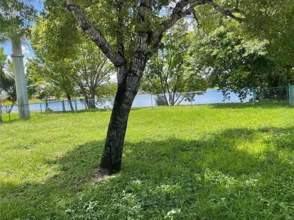 1352 SE 16th Ave, Homestead FL 33035