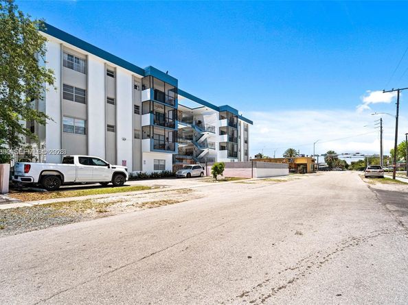 1230 NE 139th St 304, North Miami FL 33161