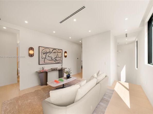 2053 N Bay Rd, Miami Beach FL 33140