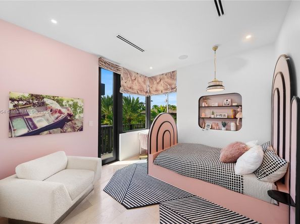 2053 N Bay Rd, Miami Beach FL 33140