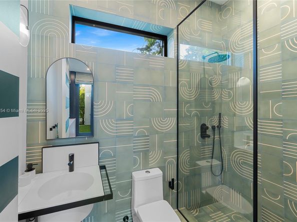 2053 N Bay Rd, Miami Beach FL 33140