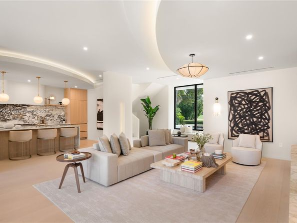 2053 N Bay Rd, Miami Beach FL 33140