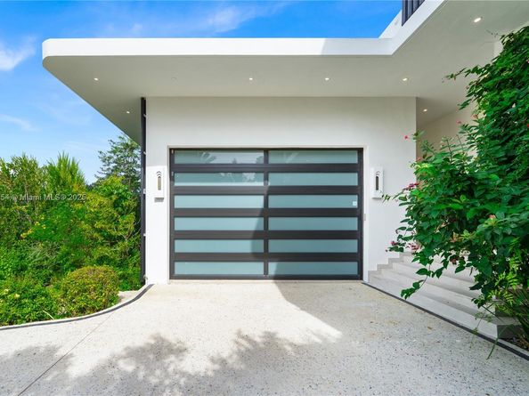 2053 N Bay Rd, Miami Beach FL 33140