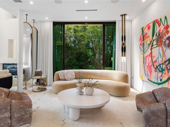 2053 N Bay Rd, Miami Beach FL 33140