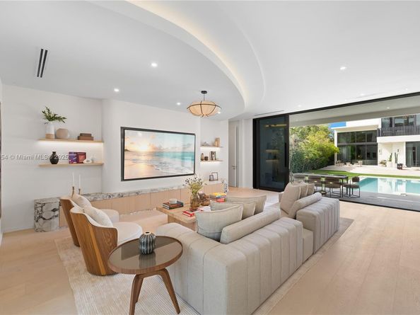 2053 N Bay Rd, Miami Beach FL 33140