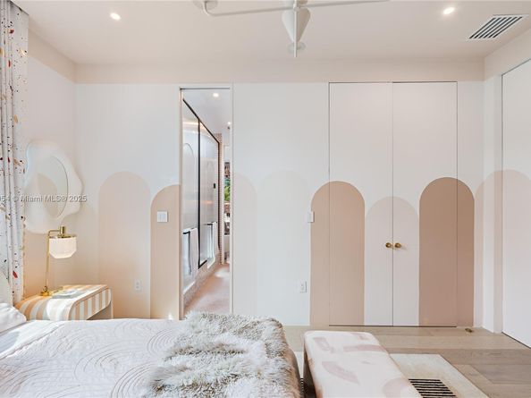 2053 N Bay Rd, Miami Beach FL 33140