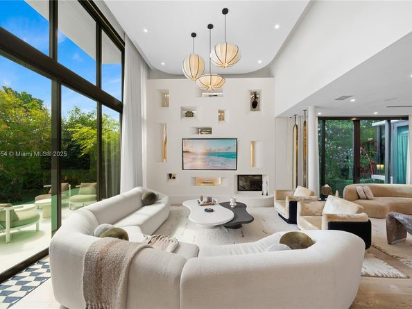 2053 N Bay Rd, Miami Beach FL 33140