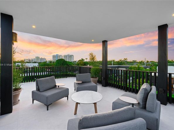 2053 N Bay Rd, Miami Beach FL 33140