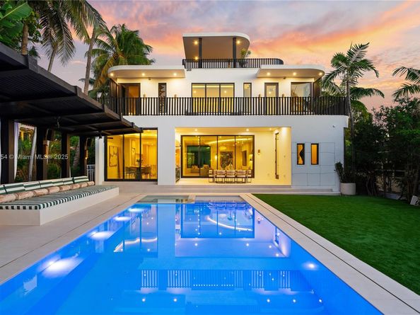 2053 N Bay Rd, Miami Beach FL 33140