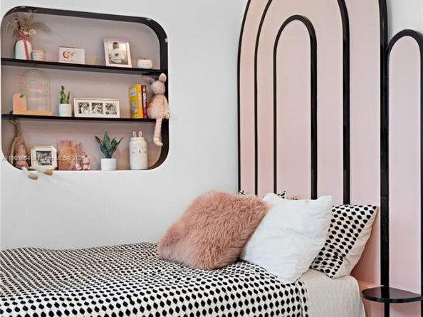 2053 N Bay Rd, Miami Beach FL 33140