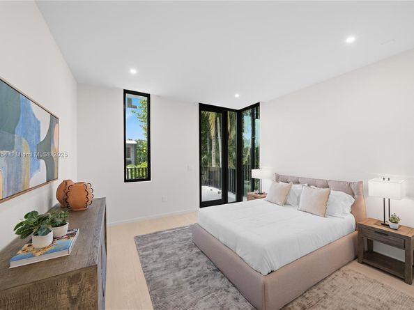 2053 N Bay Rd, Miami Beach FL 33140