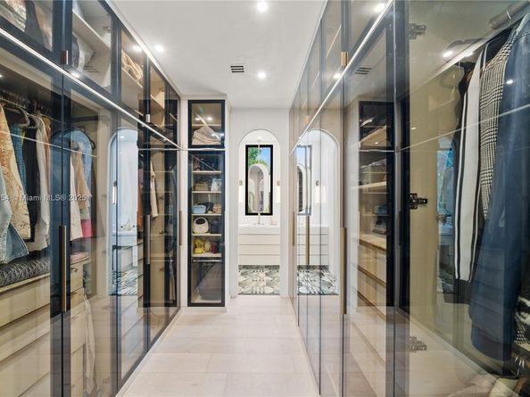 2053 N Bay Rd, Miami Beach FL 33140