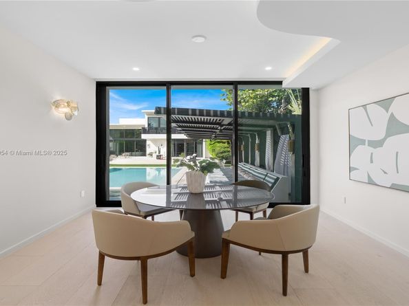 2053 N Bay Rd, Miami Beach FL 33140