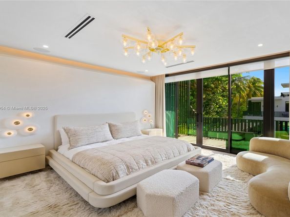 2053 N Bay Rd, Miami Beach FL 33140