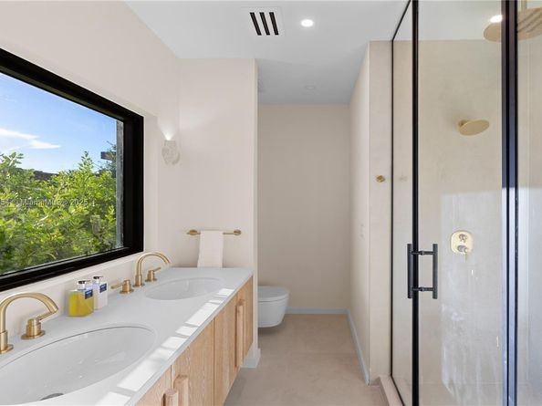 2053 N Bay Rd, Miami Beach FL 33140