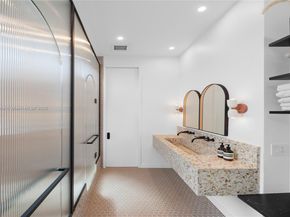 2053 N Bay Rd, Miami Beach FL 33140