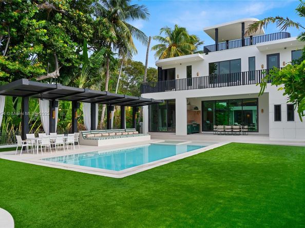 2053 N Bay Rd, Miami Beach FL 33140