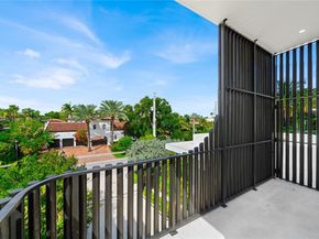 2053 N Bay Rd, Miami Beach FL 33140