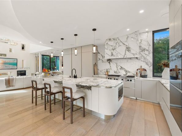 2053 N Bay Rd, Miami Beach FL 33140