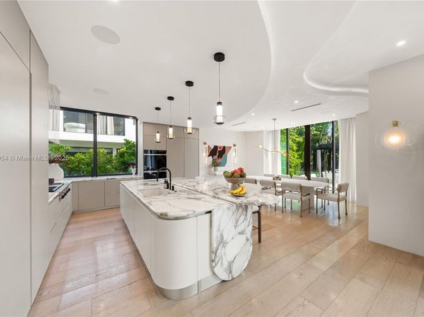 2053 N Bay Rd, Miami Beach FL 33140