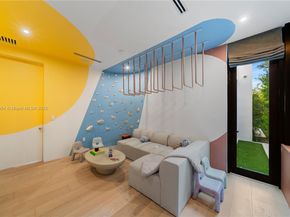 2053 N Bay Rd, Miami Beach FL 33140