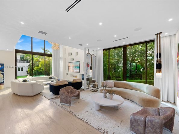 2053 N Bay Rd, Miami Beach FL 33140