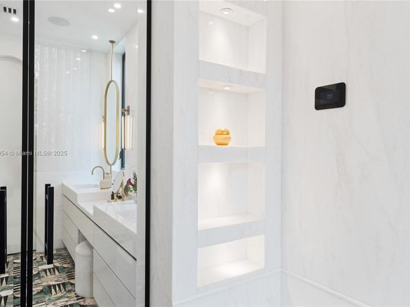 2053 N Bay Rd, Miami Beach FL 33140