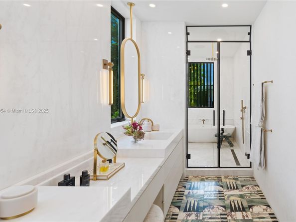 2053 N Bay Rd, Miami Beach FL 33140