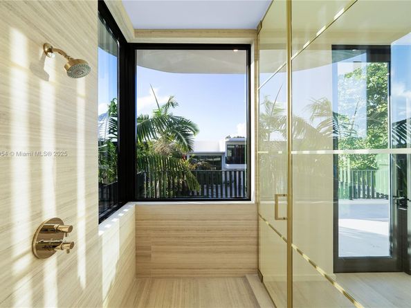 2053 N Bay Rd, Miami Beach FL 33140