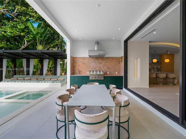 2053 N Bay Rd, Miami Beach FL 33140