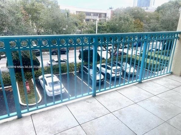 201 Golden Isles Dr 311, Hallandale Beach FL 33009