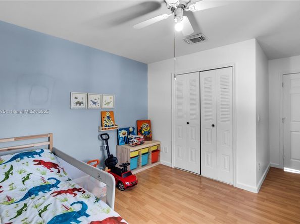 10470 SW 16th St, Pembroke Pines FL 33025