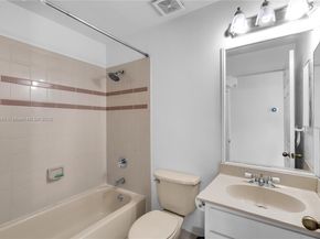 10470 SW 16th St, Pembroke Pines FL 33025